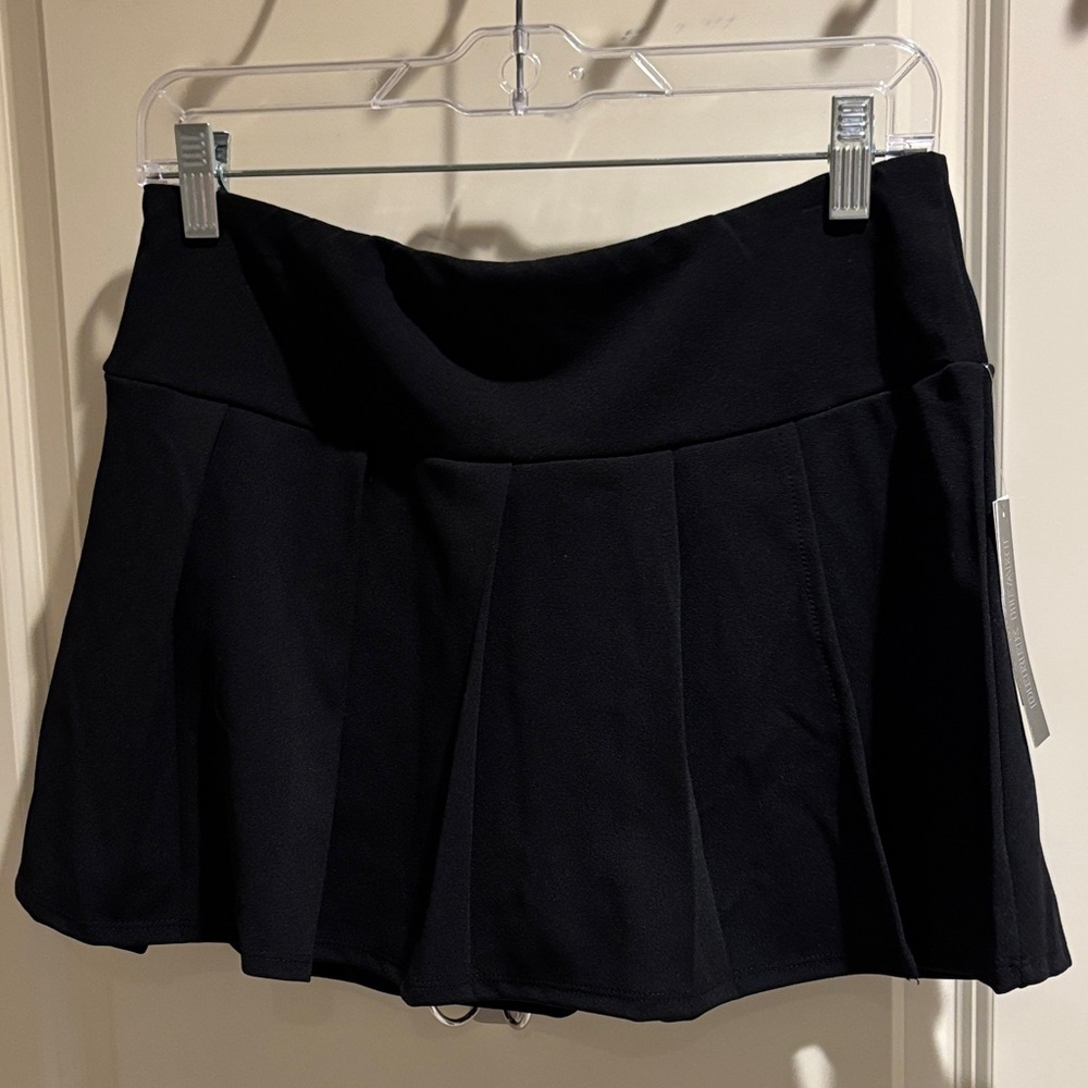 NWT Derek Heart  (L-juniors) black skirt with shorts underneath